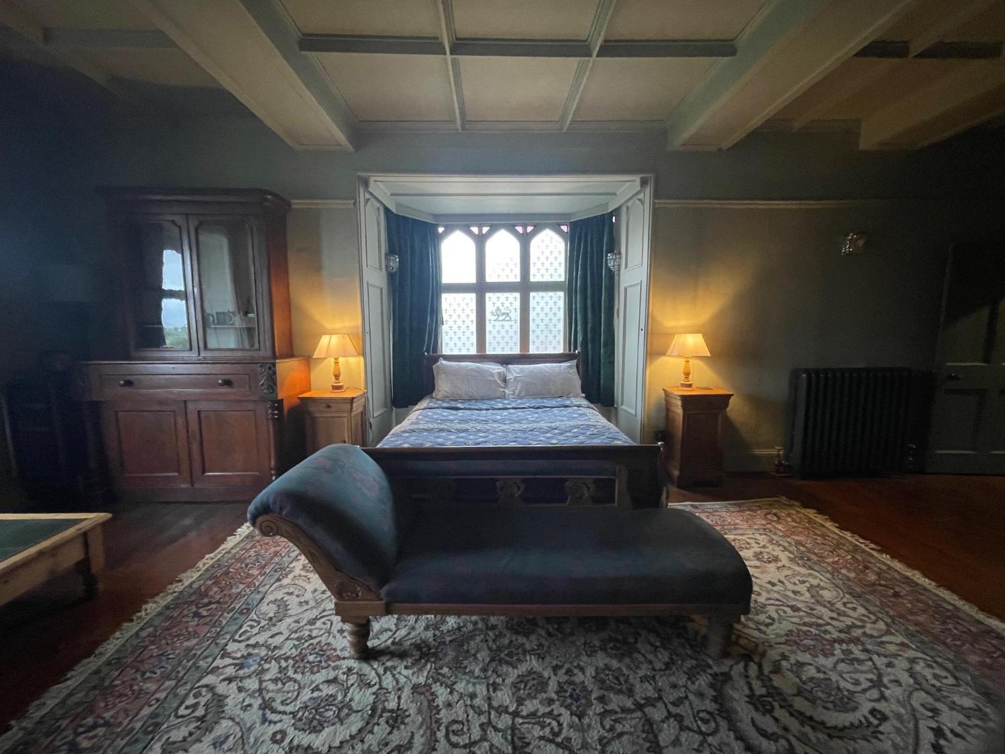 וולשפול Llanerchydol Hall Suites מראה חיצוני תמונה