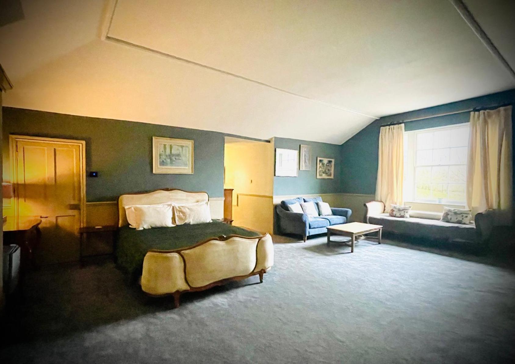 וולשפול Llanerchydol Hall Suites מראה חיצוני תמונה