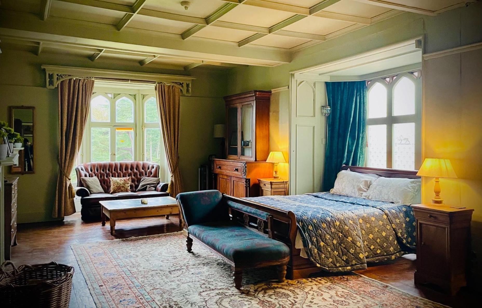 וולשפול Llanerchydol Hall Suites מראה חיצוני תמונה