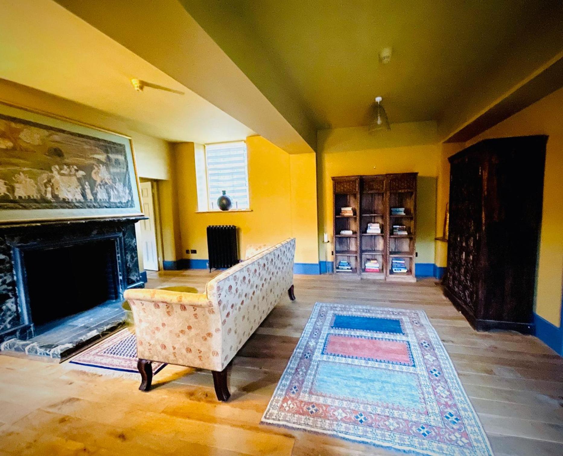 וולשפול Llanerchydol Hall Suites מראה חיצוני תמונה