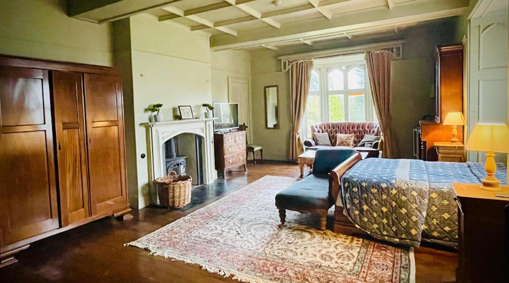 וולשפול Llanerchydol Hall Suites מראה חיצוני תמונה