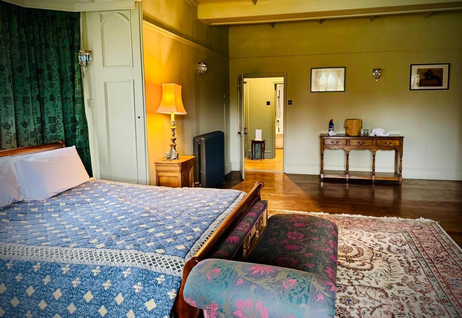 וולשפול Llanerchydol Hall Suites מראה חיצוני תמונה